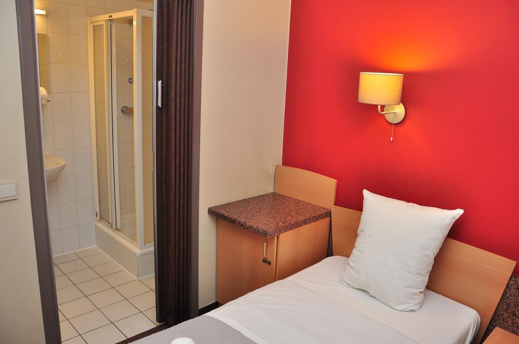 Hotel Afrit 28 Heusden-Zolder Pokoj fotografie