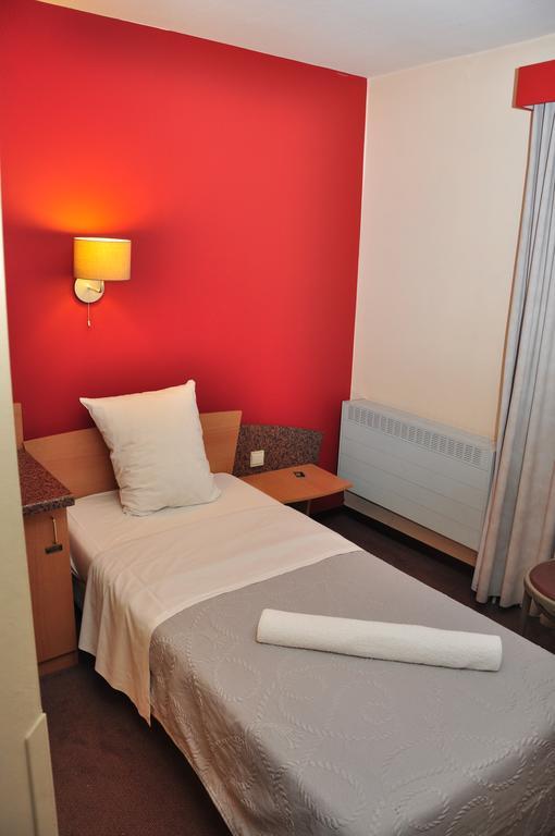 Hotel Afrit 28 Heusden-Zolder Pokoj fotografie