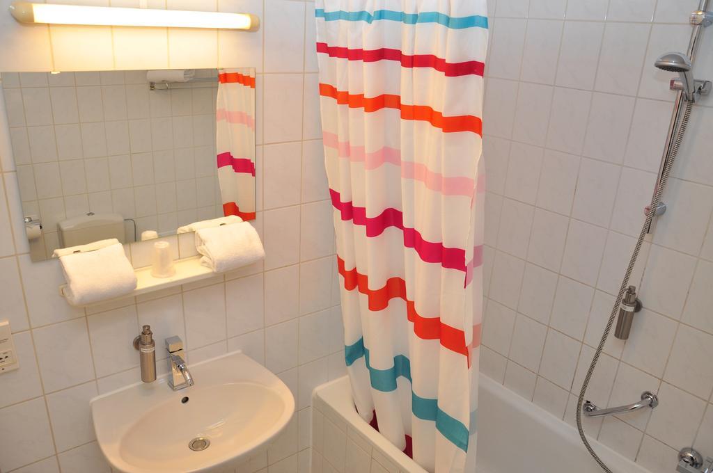 Hotel Afrit 28 Heusden-Zolder Pokoj fotografie
